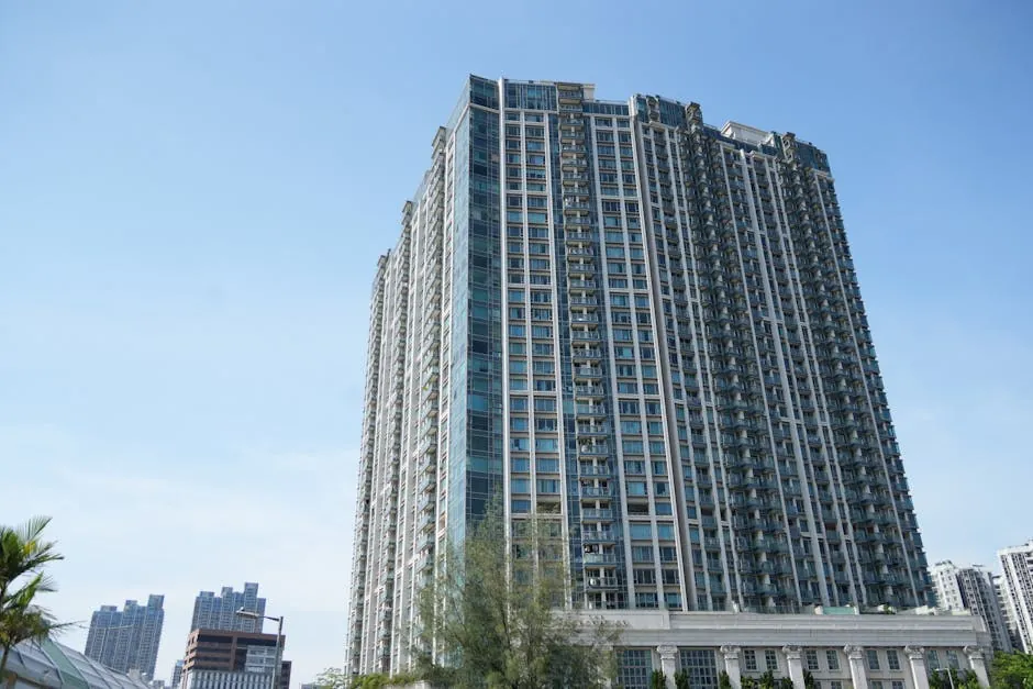 政府大肆挥霍加剧住房短缺