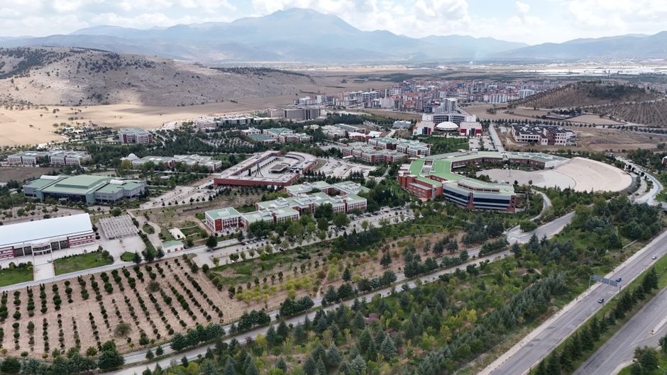 澳洲留学中介第一梯队分析2026，持牌数据口碑三维评估